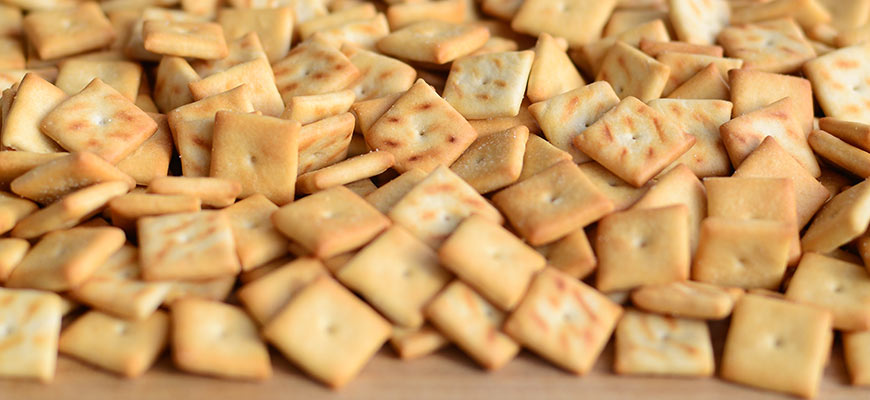 HAVE YOU TRIED THESE VIRAL “QUARANTINE” BAKING TRENDS YET? edible-cookie-dough
